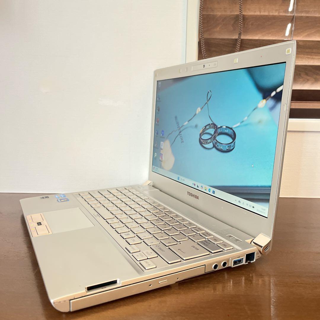 カメラ付PC✨ノートパソコン　windows11✨オフィス付き✨小型軽量✨東芝