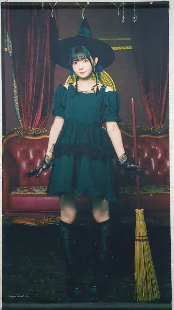 諏訪ななか 全身タペストリー