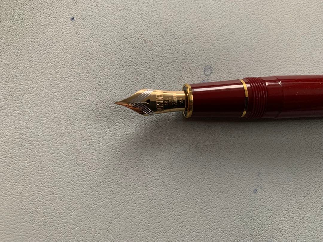 セーラー万年筆の赤い万年筆 金メッキペン先