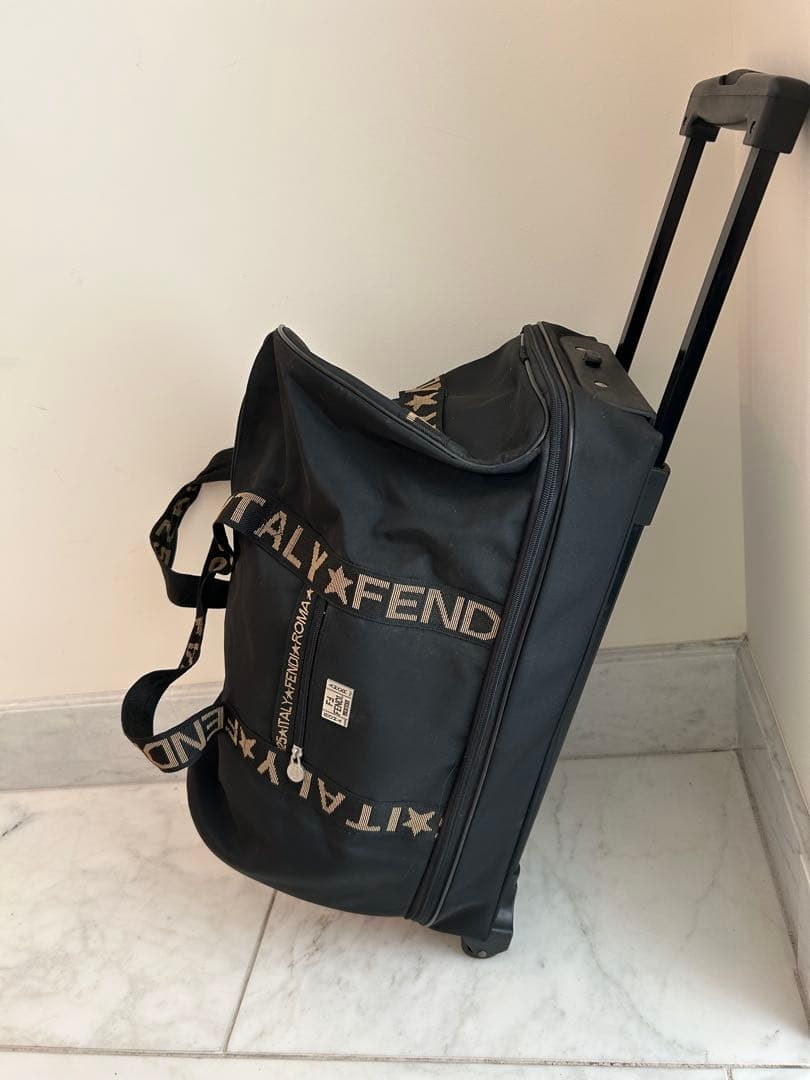 FENDI ￼キャリーケース黒ボストンバッグツーウェイ