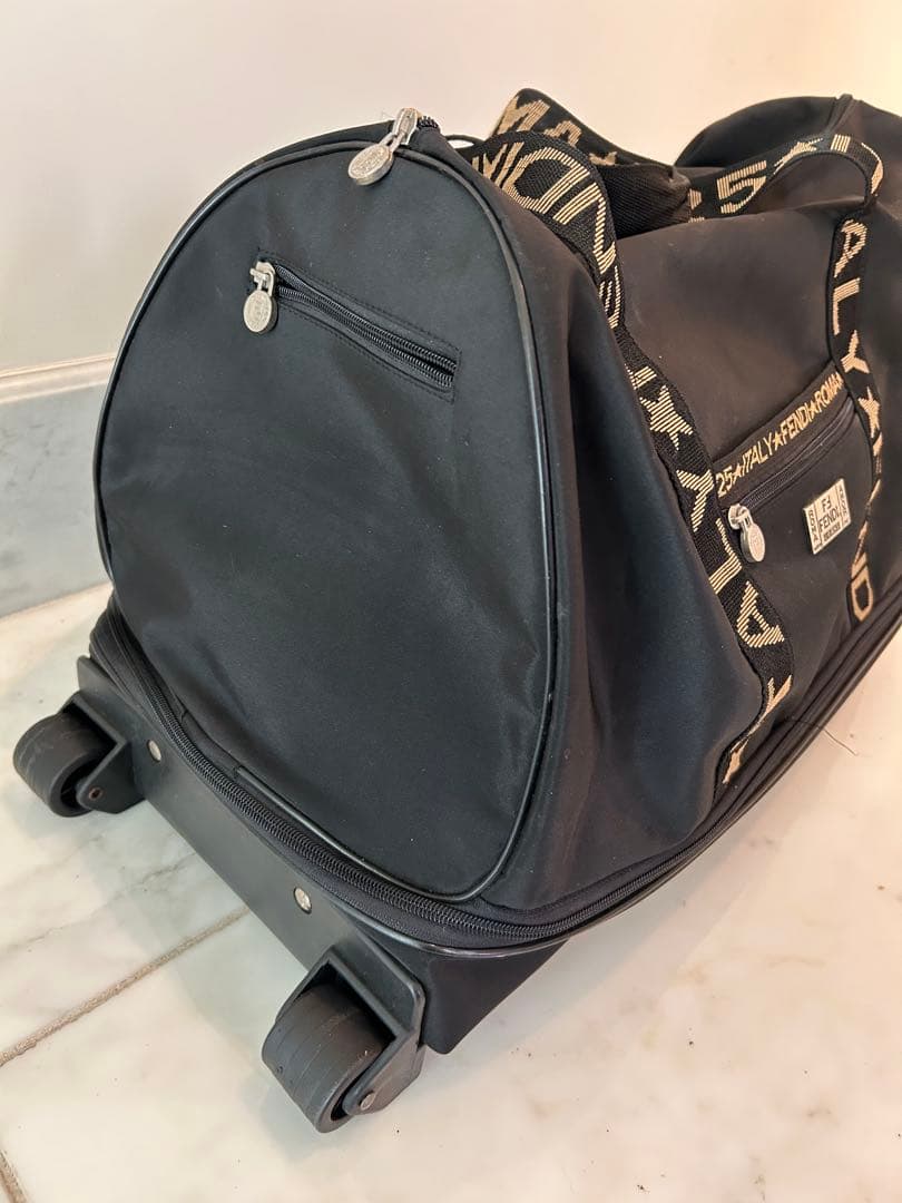 FENDI ￼キャリーケース黒ボストンバッグツーウェイ