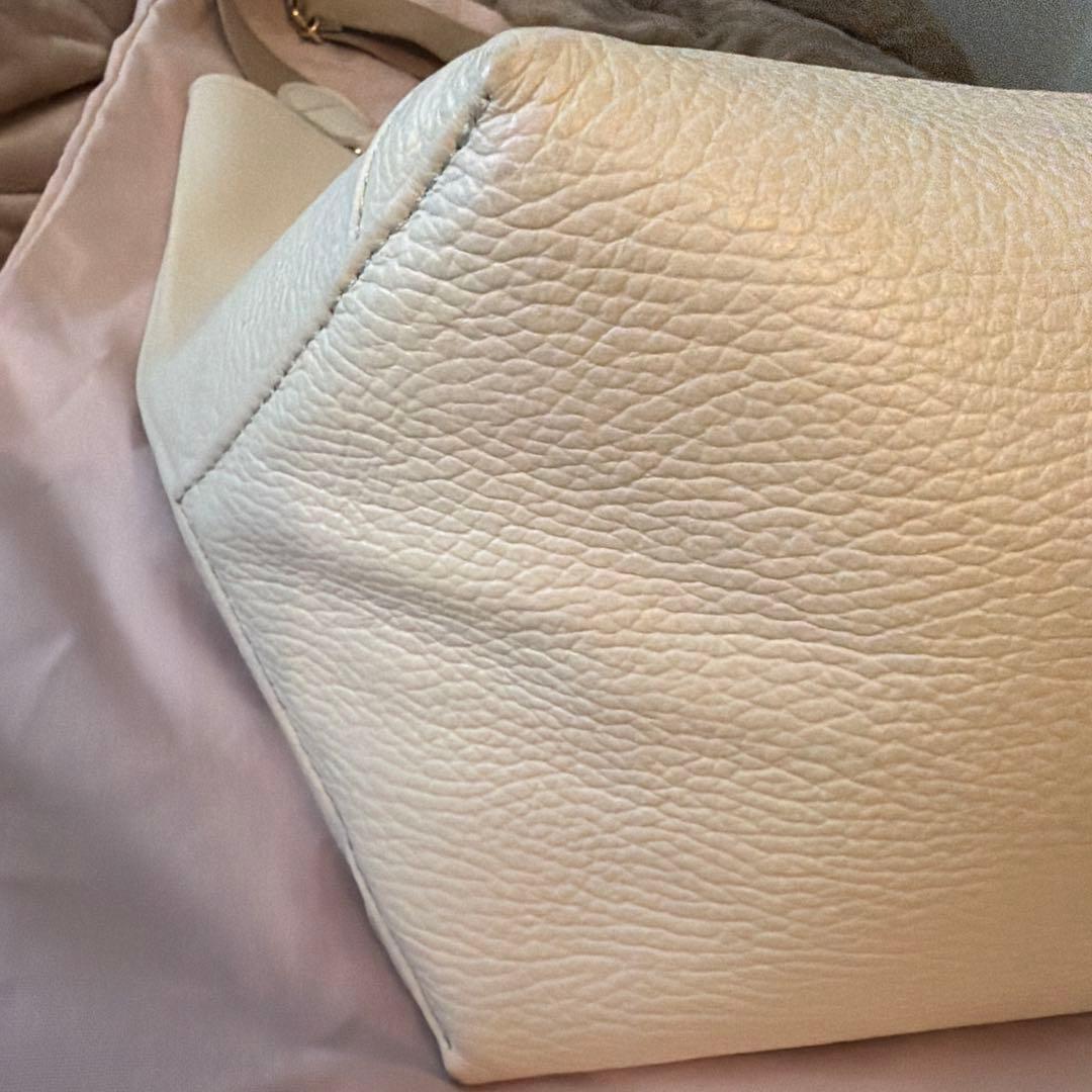 YOUNG & OLSEN エンボスレザーショルダーバッグ　ホワイト