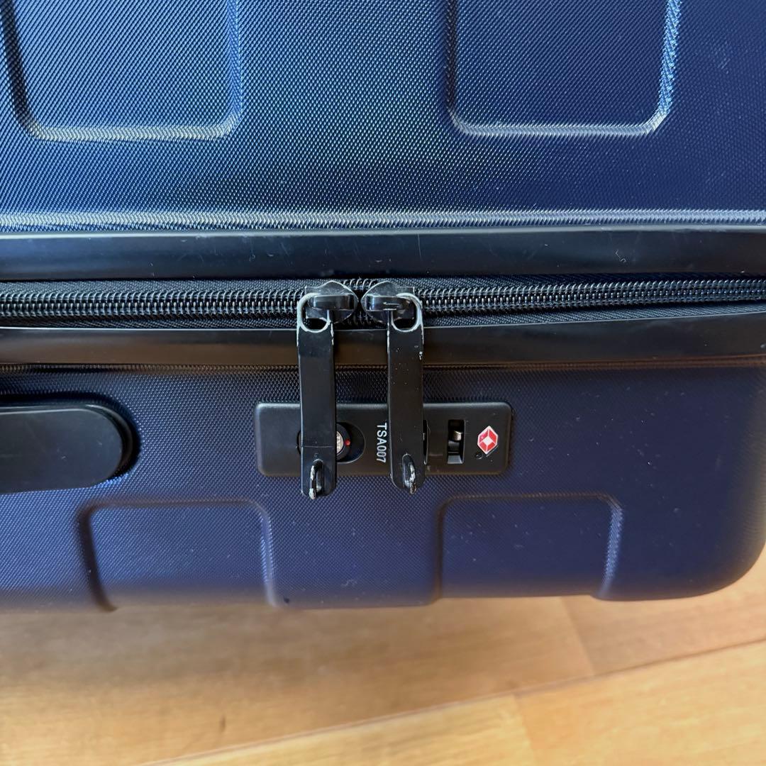 無印　キャリーケース　キャリーバーの高さを自由に調節できるストッパー付き　ハード