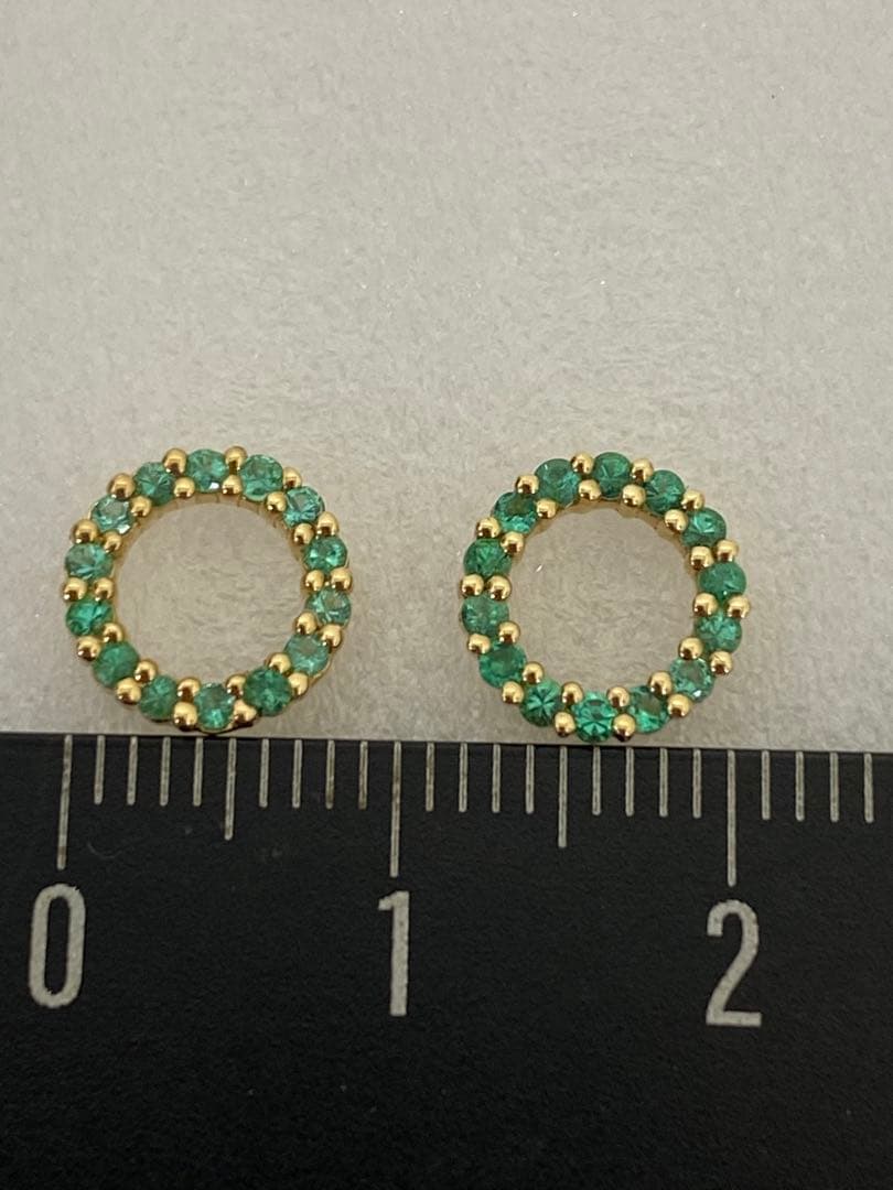 3-2523 K18 グリーンストーン（エメラルド？）　ペンダントトップ（2個）