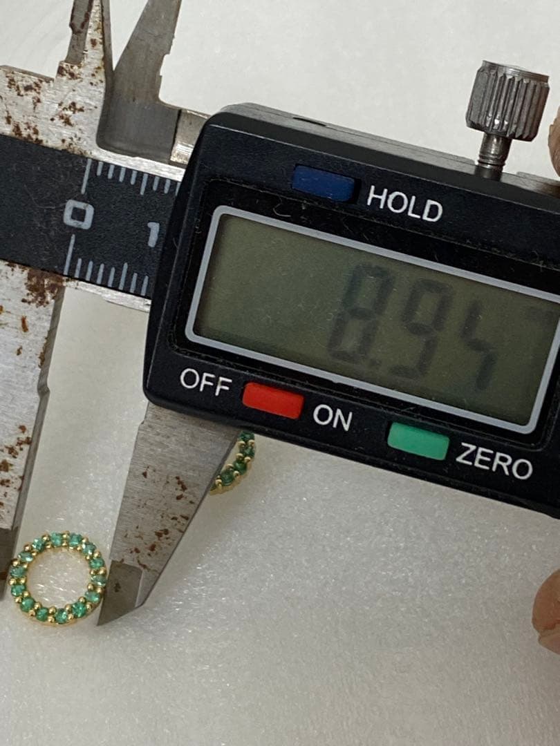 3-2523 K18 グリーンストーン（エメラルド？）　ペンダントトップ（2個）