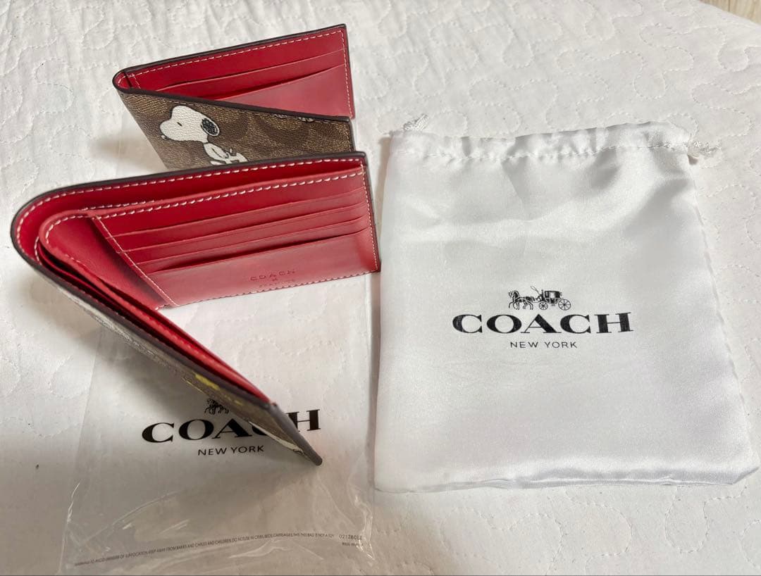コーチ折りたたみ財布　カードケーススヌーピー新商品
