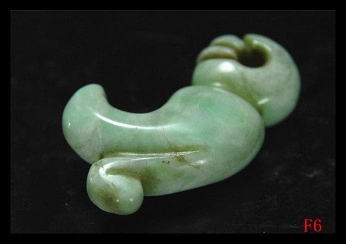 縄文期極希少呪術性がが高い★糸魚川ろうかん硬玉翡翠製★尾付き頭部刻線異状獣形勾玉