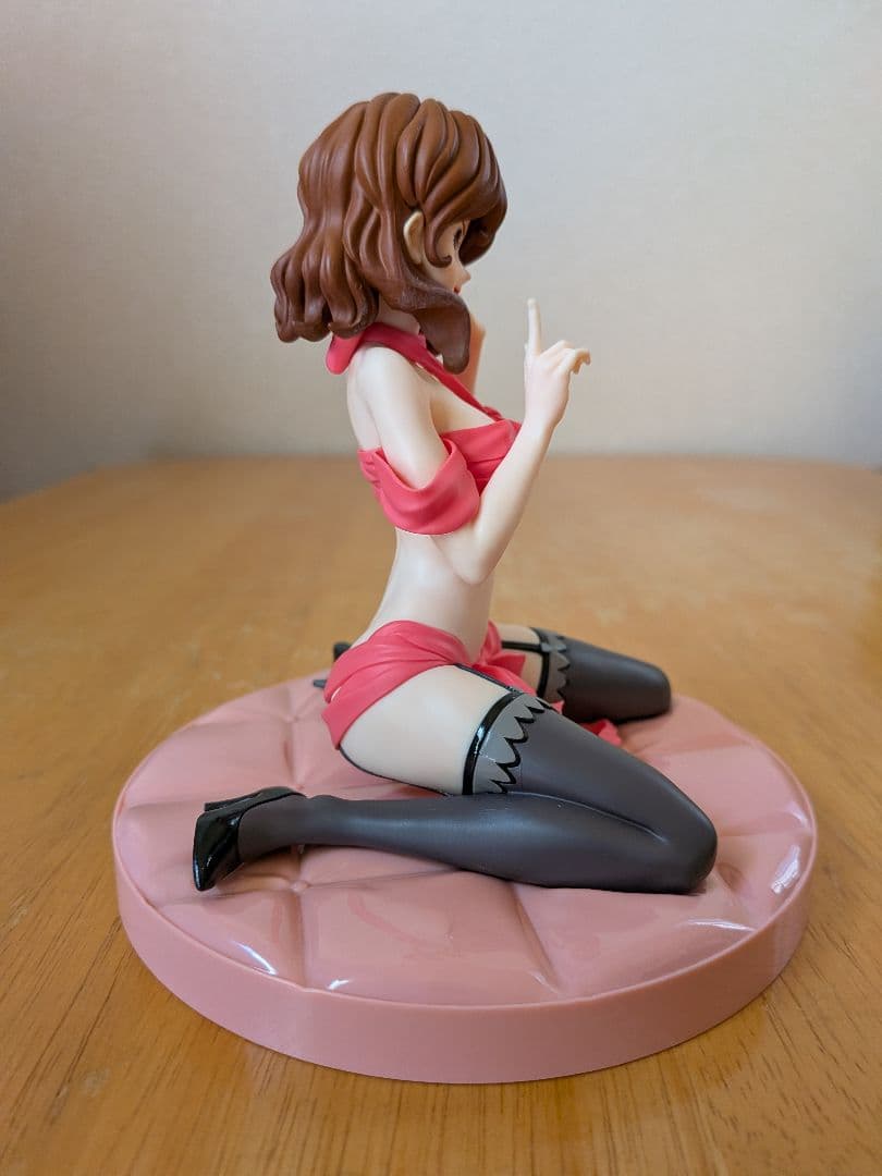 峰不二子セクシー膝立ちフィギュア 　ピンク