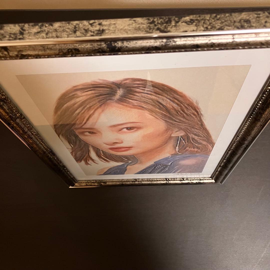 女優画④ 額装品　額縁寸法32.7㎝×24.0㎝×1.5㎝　色鉛筆画　定款付