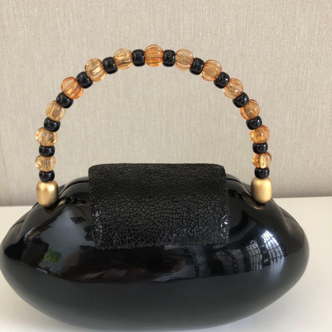 【新品未使用】〈ティミー・ウッズ〉ビーズハンドル付き・黒い木のバッグ