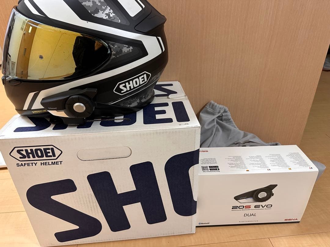 SENA 20S evo 観賞用ヘルメット付き