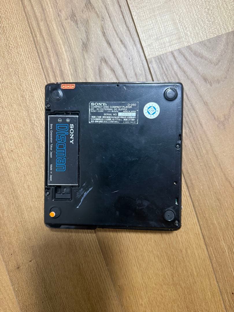 SONY Discman D-250 ポータブルCDプレーヤ-