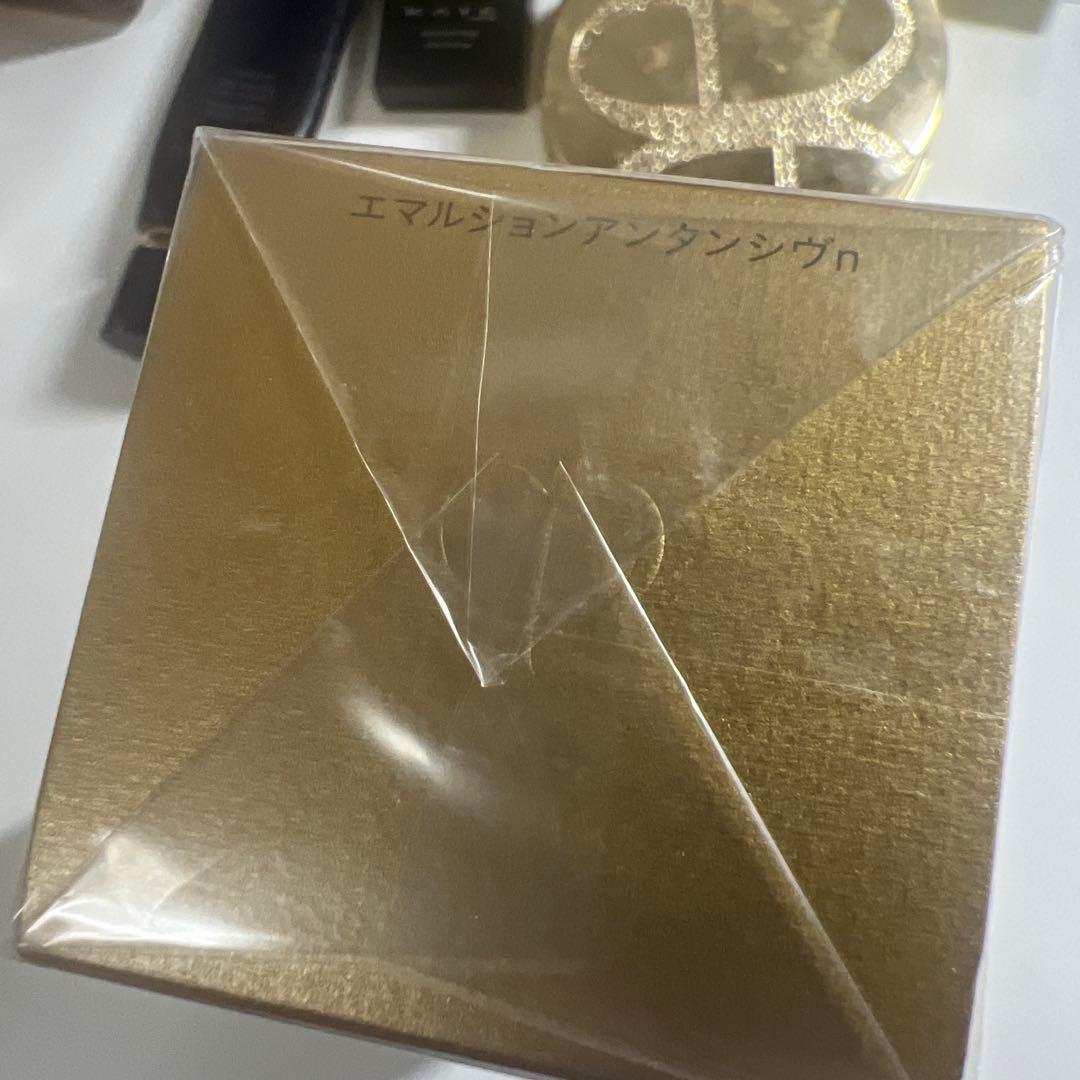 クレ・ド・ポーボーテ　エマルションアンタンシヴ　夜用乳液