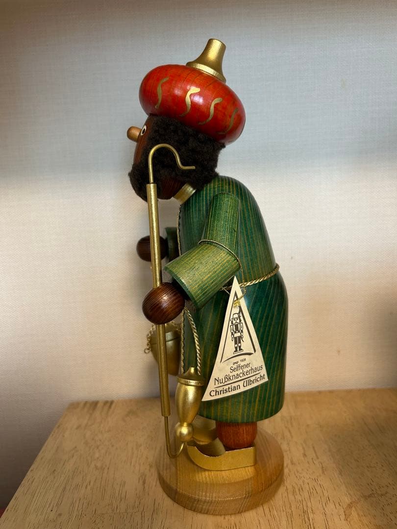 ドイツ　ザイフェンの老舗工房 ザイフェナー・ヌスクナッカー・ハウス製　煙出し人形