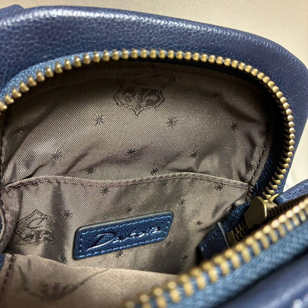 【新品・正規品】Dakota レザー スマホショルダー ネイビー