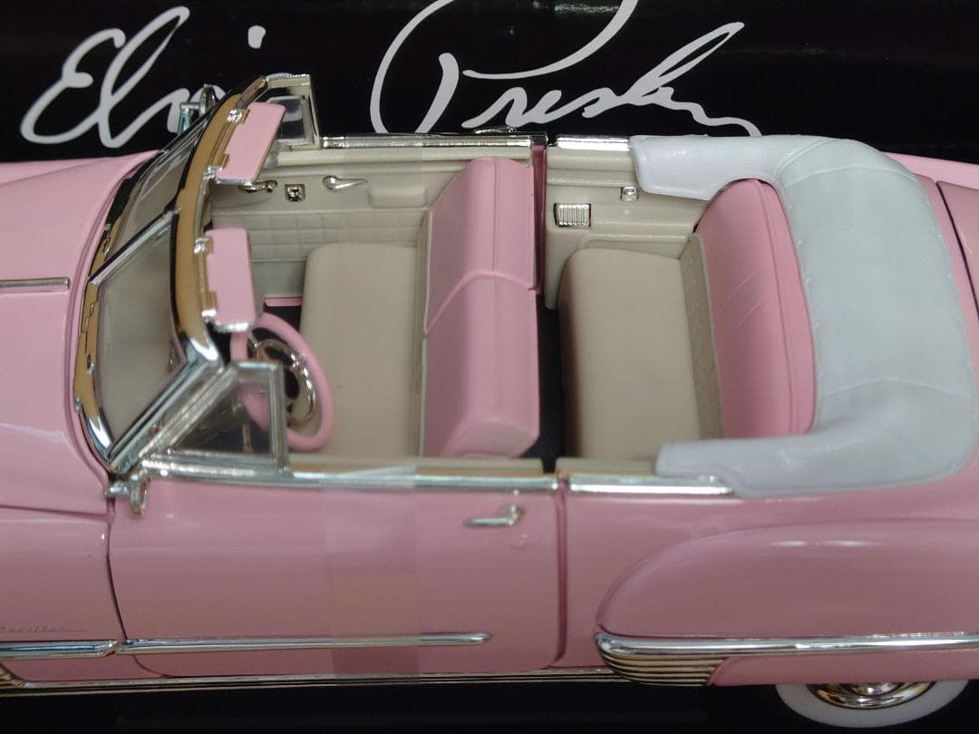 1/18 ピンクキャデラック シリーズ62 クーペオープンカー1949 ミニカー