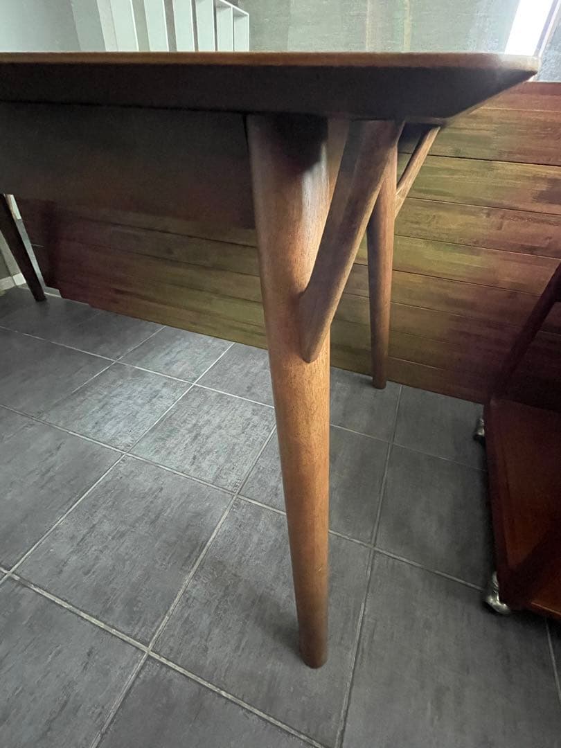 ■ウォールナット/天然木/無垢材 ダイニングテーブル　伸長式■ニトリ/フィルン