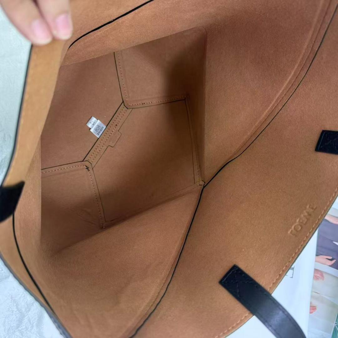 【人気です】ブラックレザー ショルダーバッグ