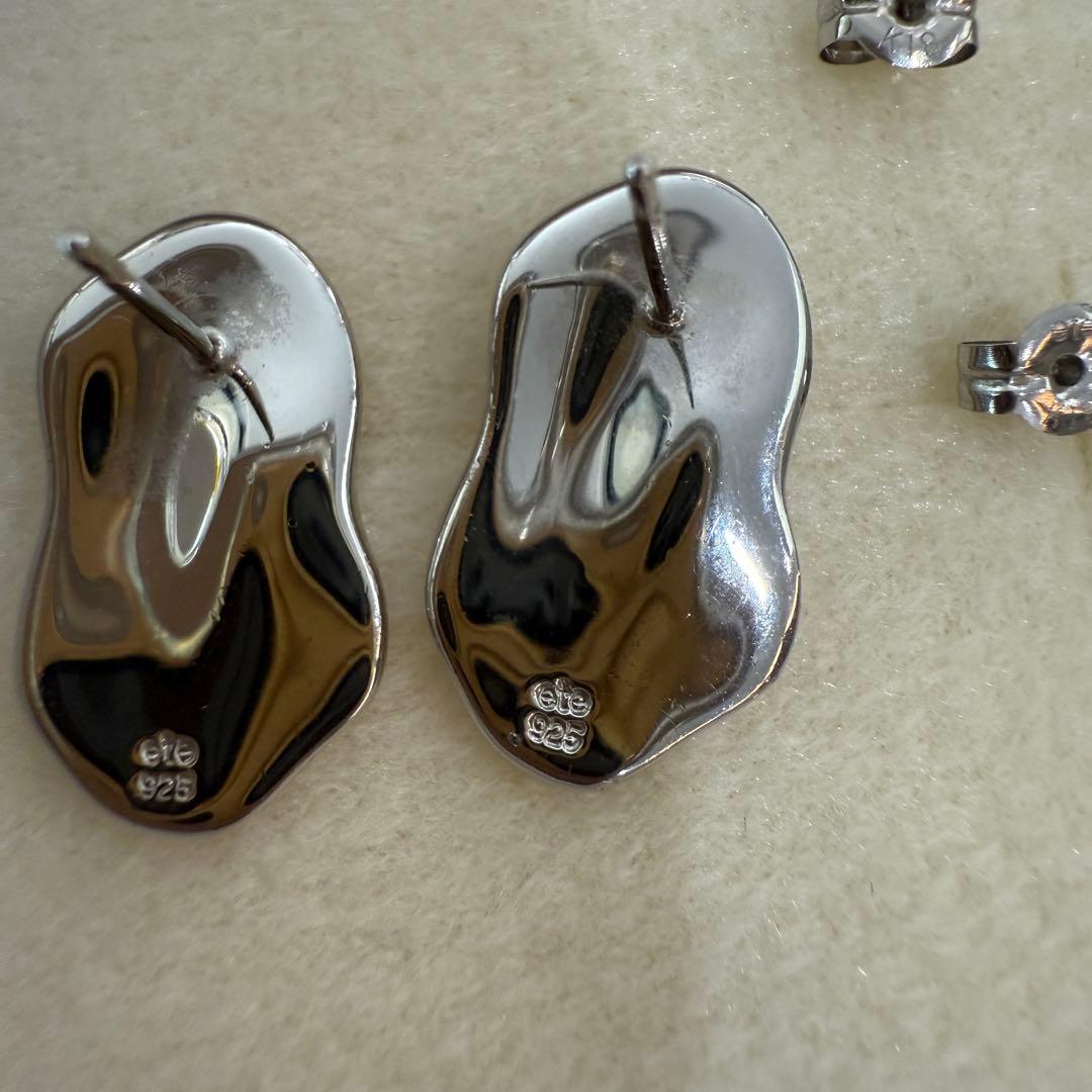 よっしー　エテ　ビーンズピアス　プラチナムカラー