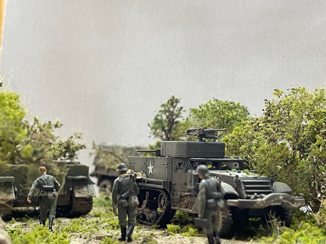 戦車ジオラマ　1/72 ドイツタイガー戦車とUS装甲車+カーゴトラック