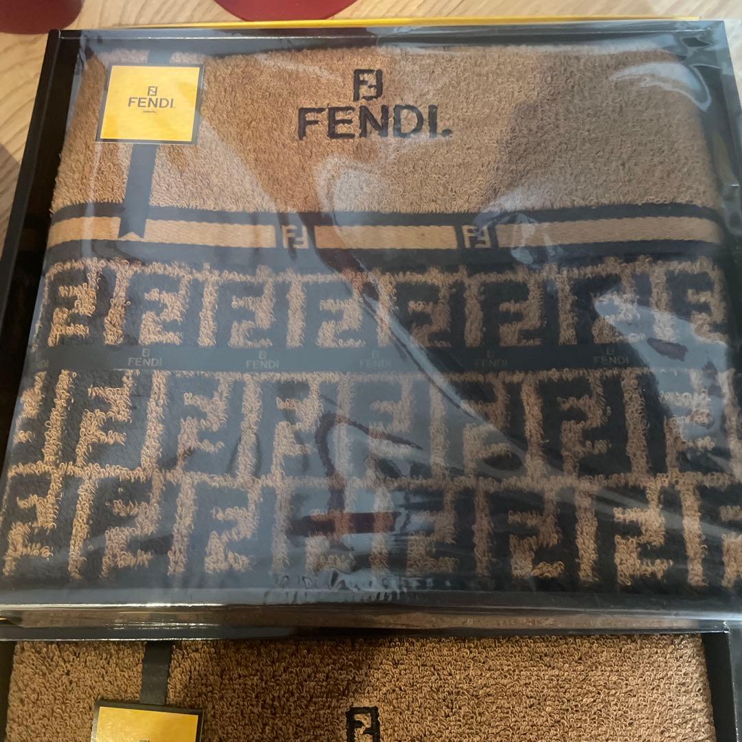 FENDI バスタオル　ズッカ柄
