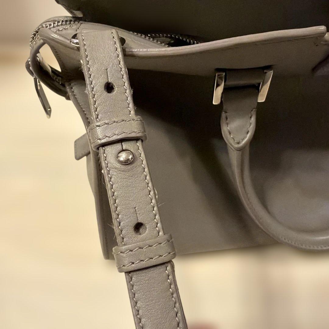 Saint Laurent グレー レザー ショルダーバッグ