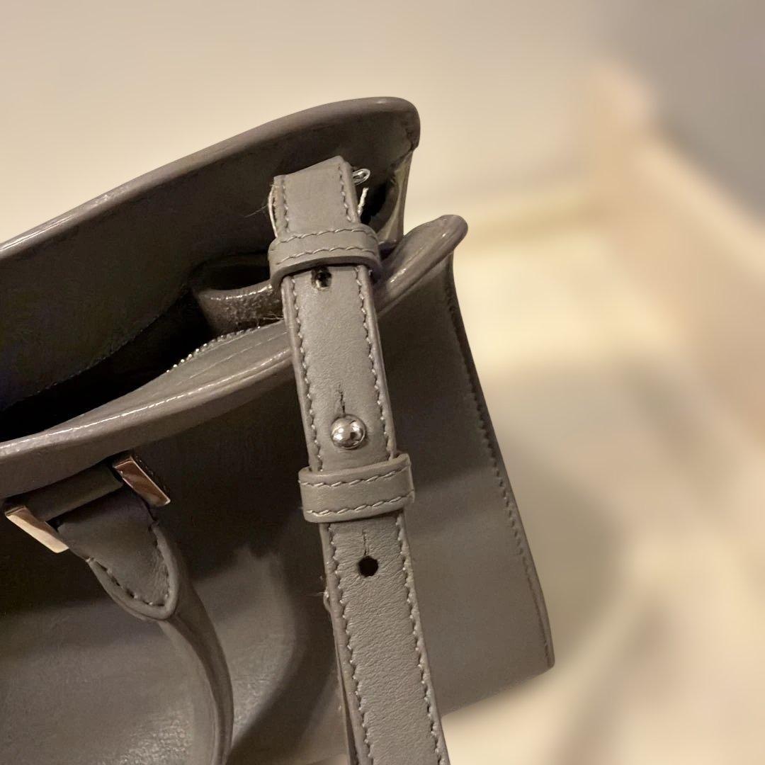 Saint Laurent グレー レザー ショルダーバッグ