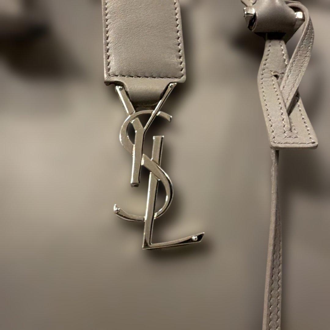 Saint Laurent グレー レザー ショルダーバッグ