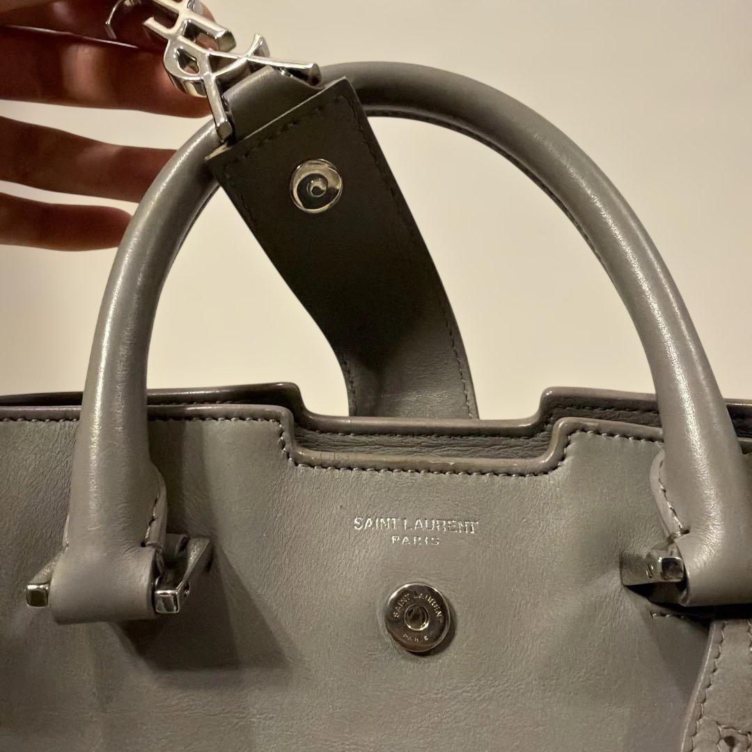 Saint Laurent グレー レザー ショルダーバッグ