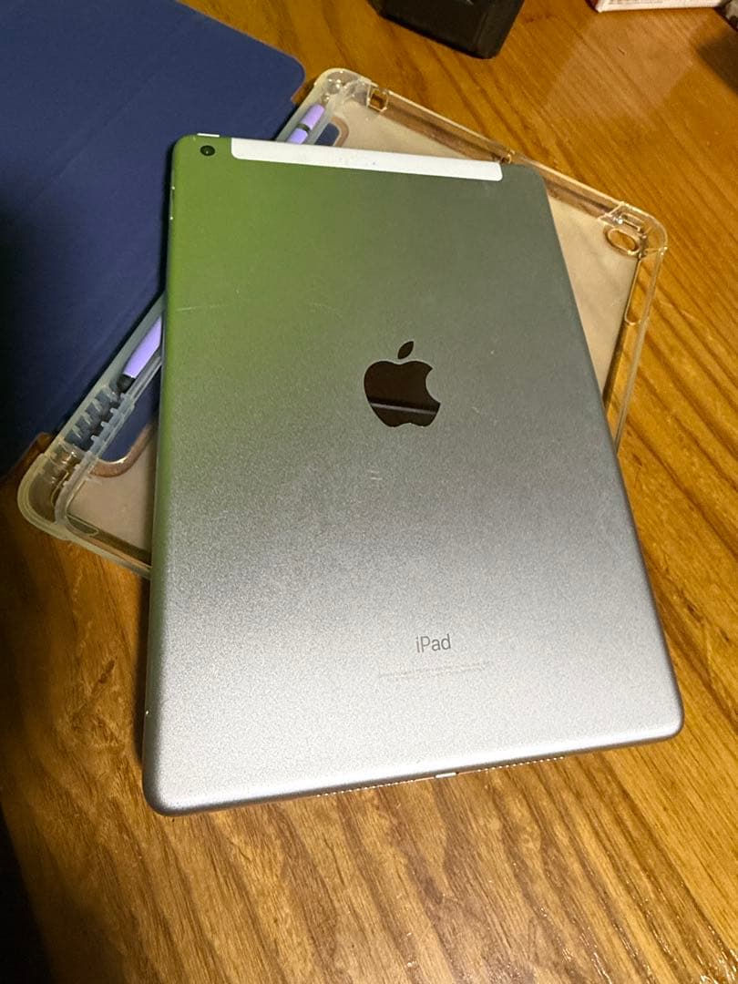 u*！様 iPad 第5世代　本体 ブルーカバー付き