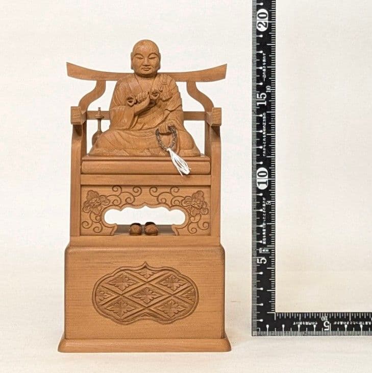 【セール・新品】 弘法大師　紅檀　上彫　総高さ約19.5cm　箱台付　空海