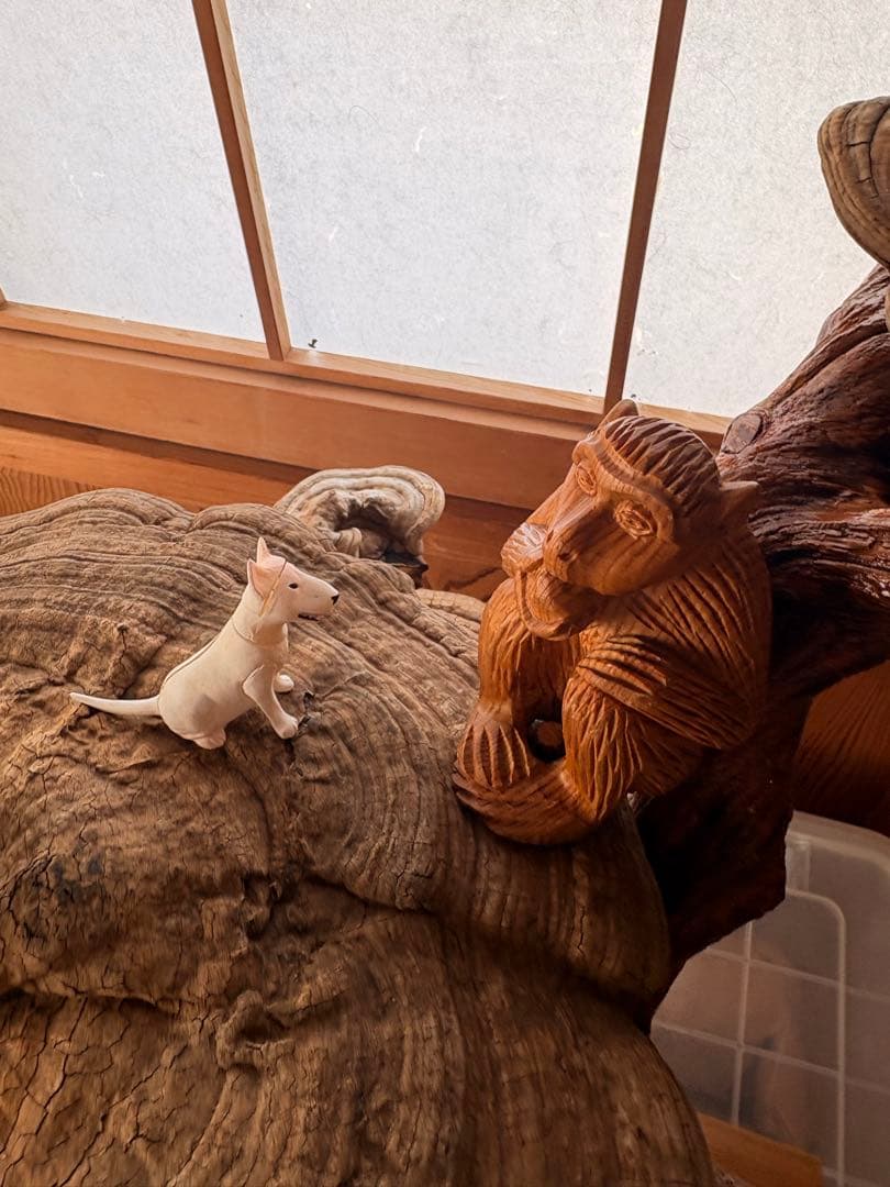 手作りの腰掛け置物