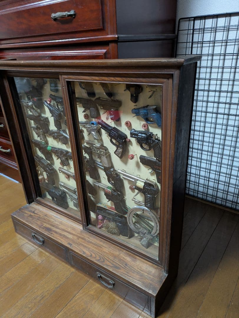 ブリキ　鉄砲　水鉄砲　ほか　アンティーク家具ケース（大正〜昭和初期）引き取り限定