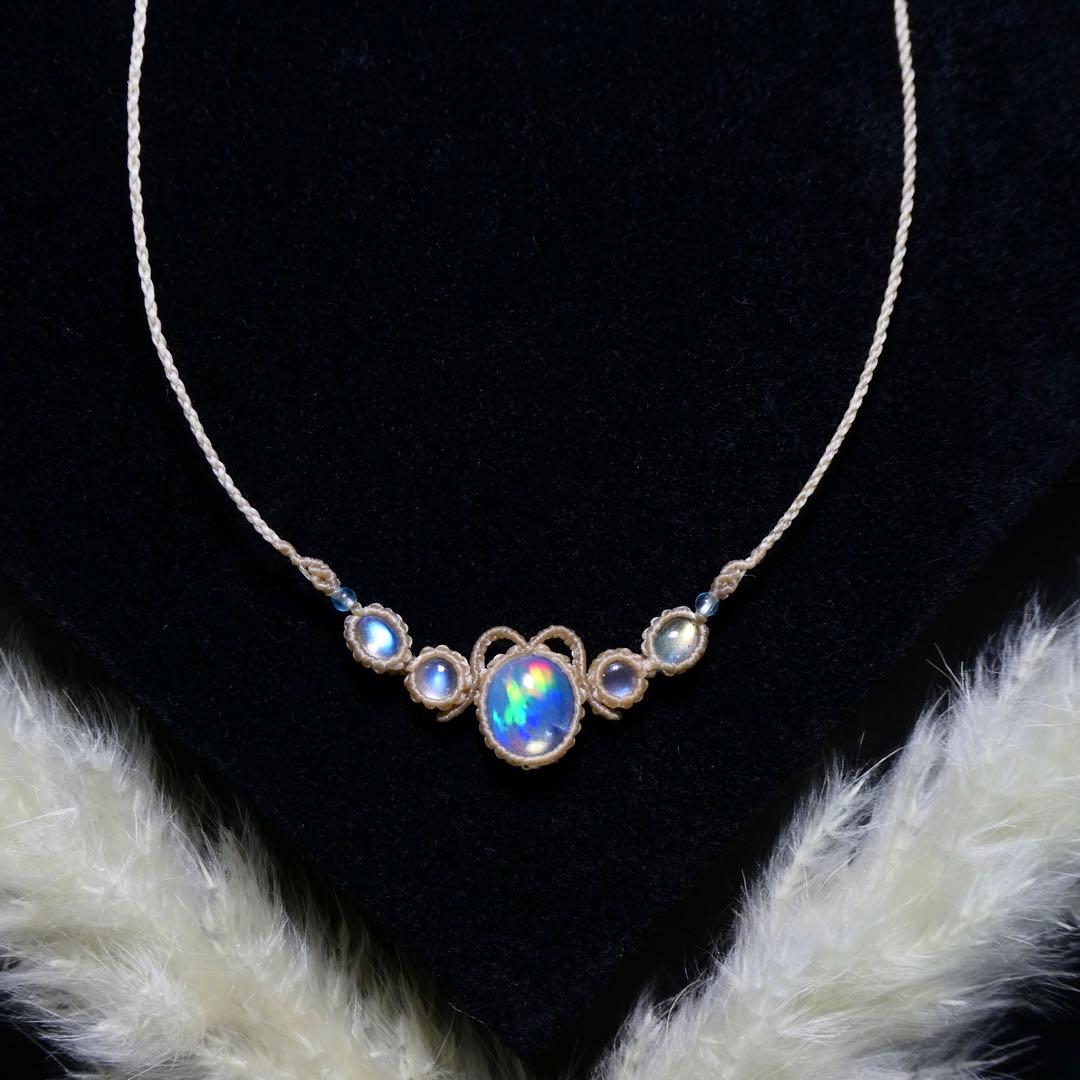 ちょこ　オパール・ムーンストーン・ラブラドライトのマクラメネックレス