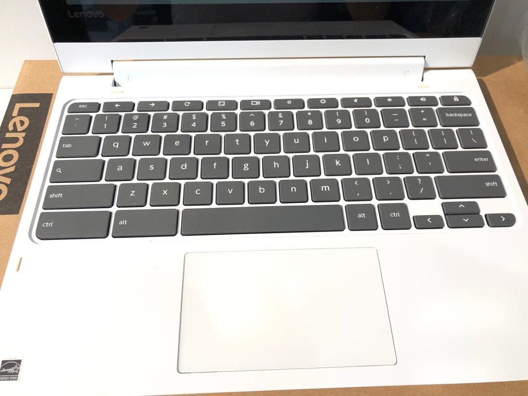 s1749 美品 Lenovo クロムブック C330 ホワイト パソコン