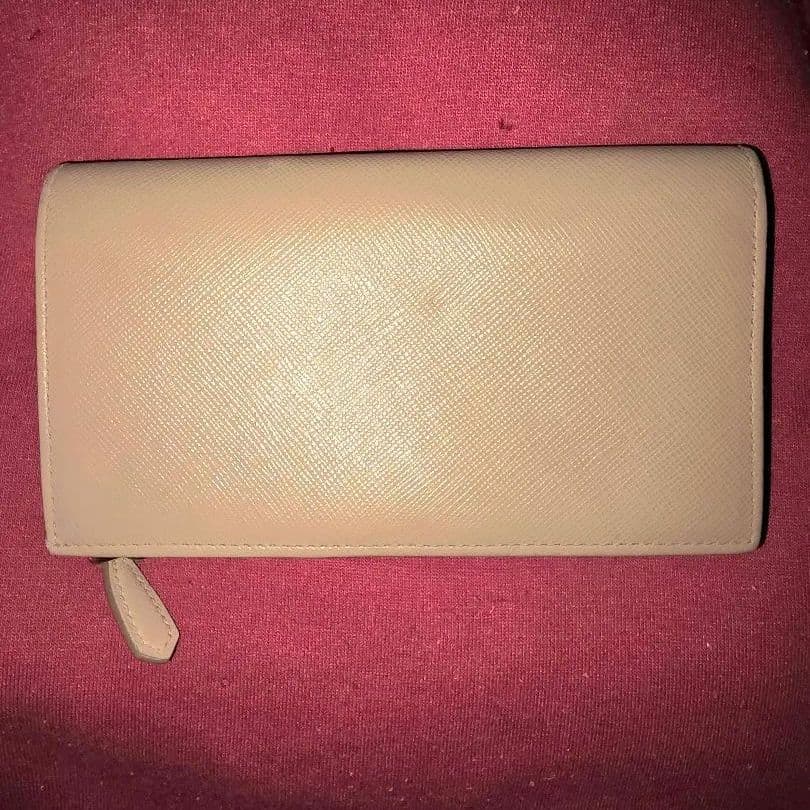 【限定値下げ】PRADA ベージュ 三つ折り財布 トライアングルロゴ