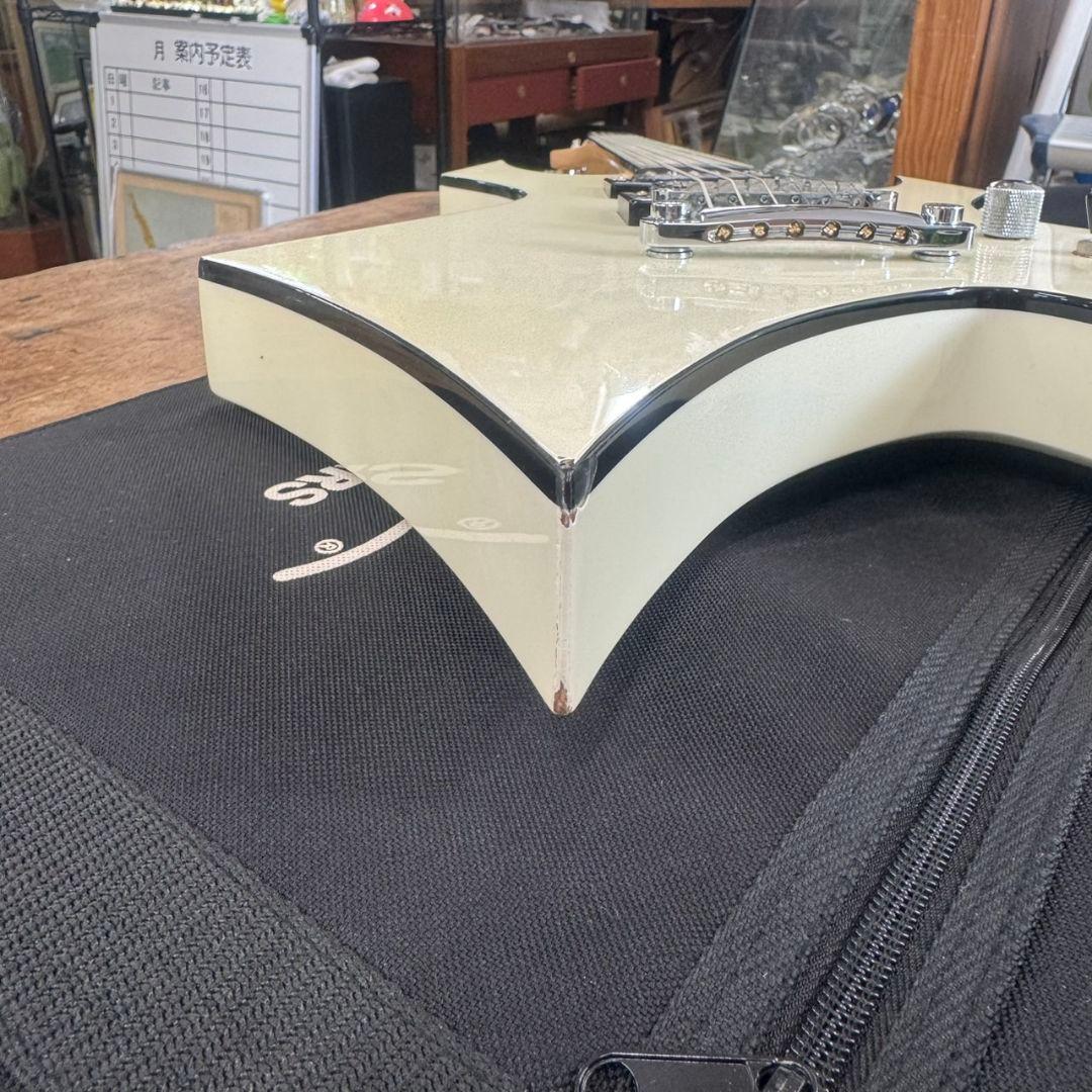 B.C.Rich WARLOCK ワーロック　エレキギター　白