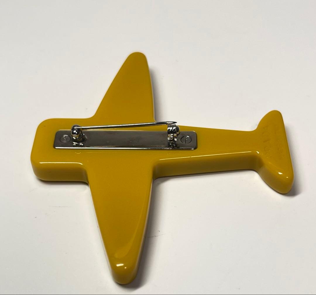 PRADA (プラダ t飛行機 ピン ブローチ