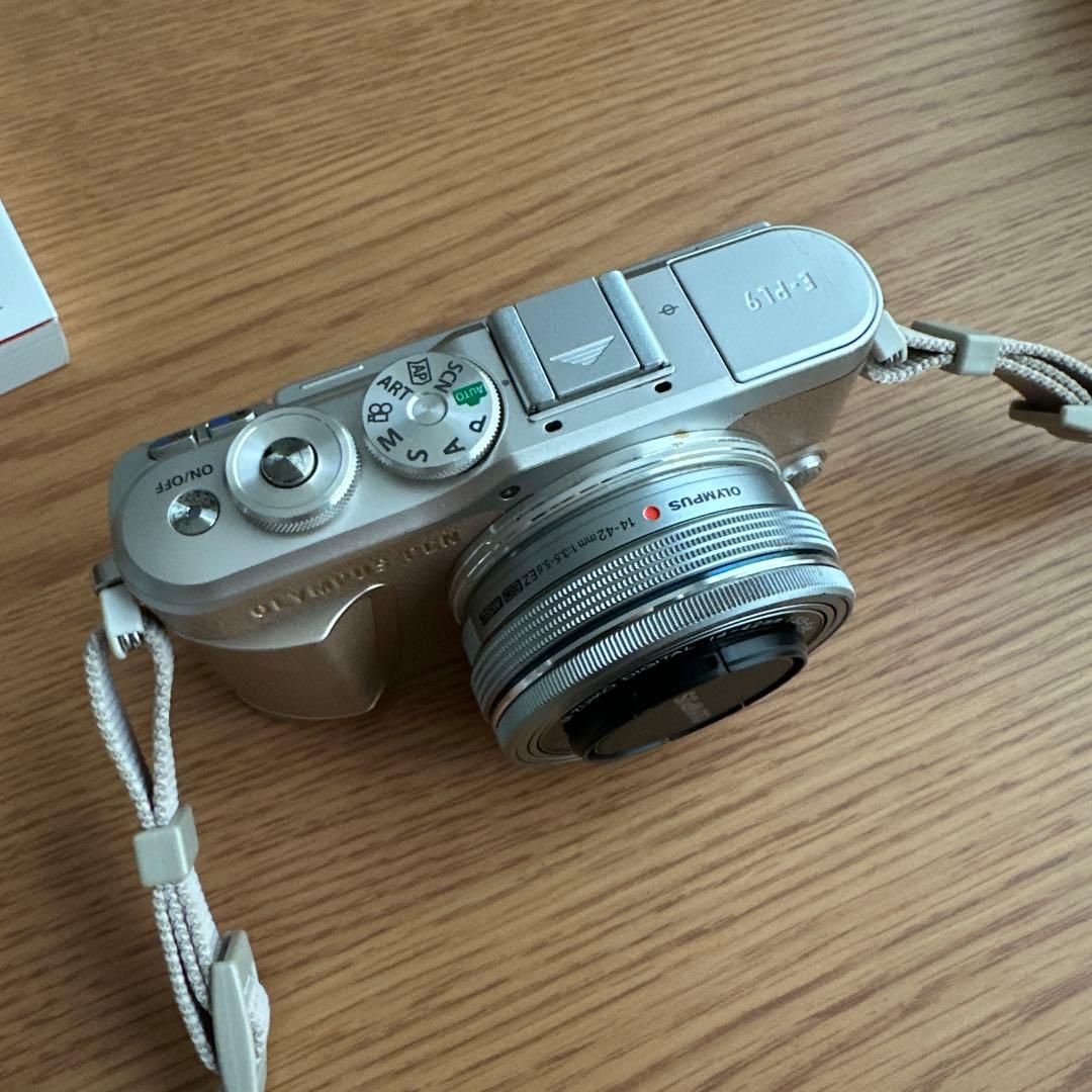 OLYMPUS PEN E-PL9 ブラウン14-42mmレンズ付き