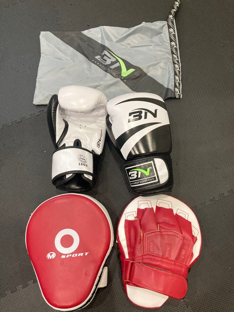 今だけボクシンググローブ、ミット付き！ファイティングロード サンドバッグ　手渡し