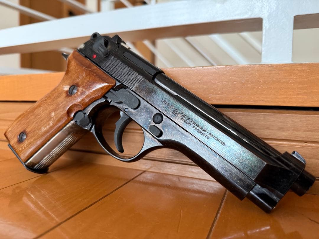 スズキ ベレッタ M92SB メタルフィニッシュ モデルガン 木製グリップ付