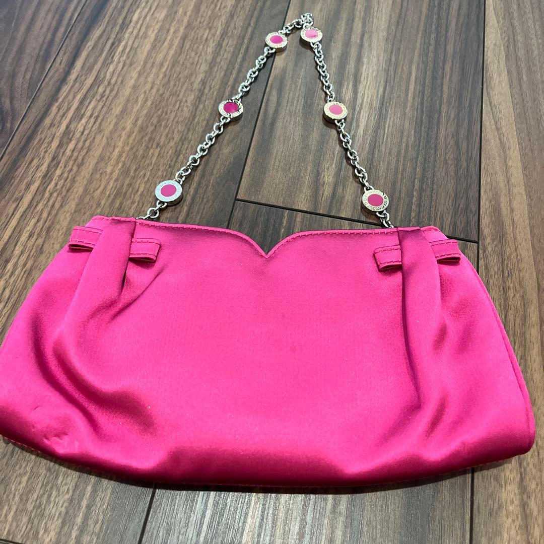 ブルガリ　BVLGARI ピンク サテンクラッチバッグ チェーンストラップ
