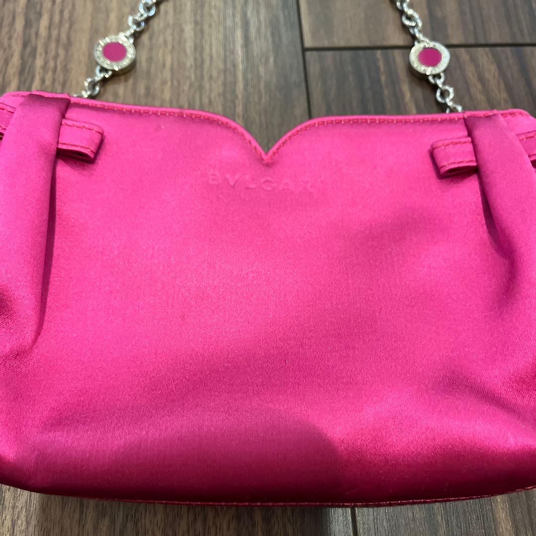 ブルガリ　BVLGARI ピンク サテンクラッチバッグ チェーンストラップ