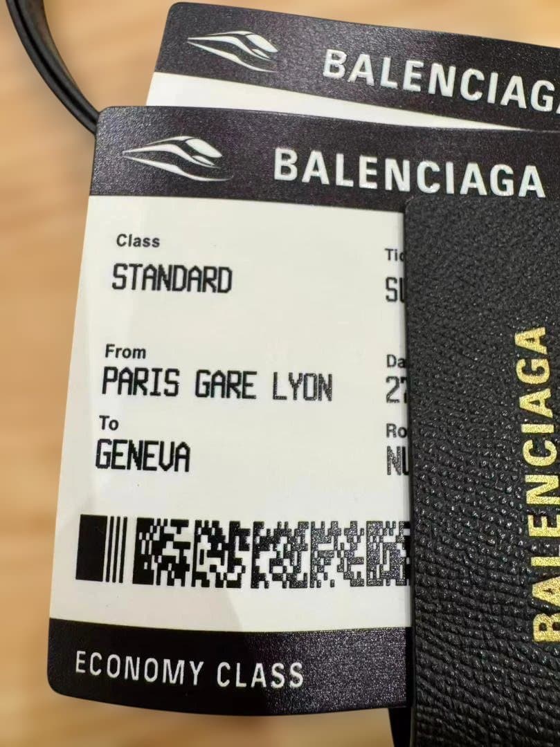 バレンシアガ パスポートケース 24FW チケット収納 正規品 箱 防塵袋付き