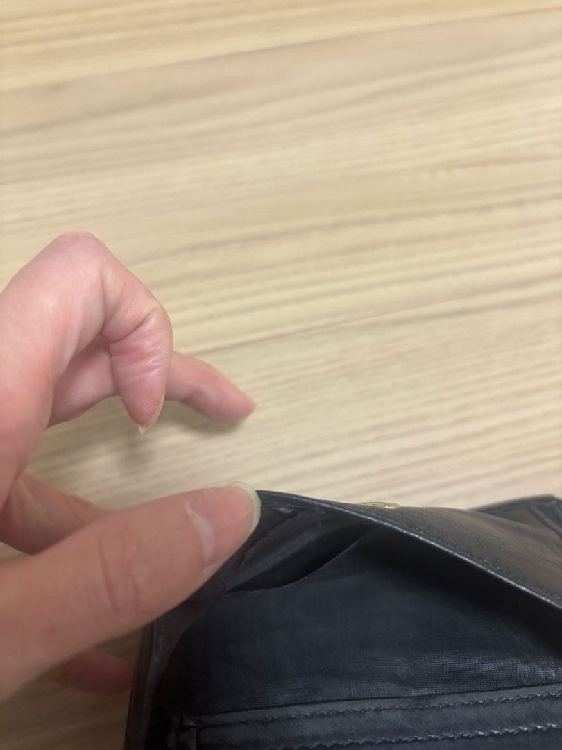 CHANELキャビアスキン財布