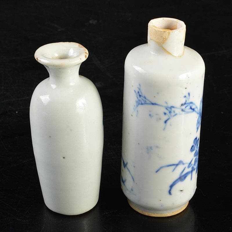 中国　清朝　青花花文鼻煙壷　花瓶　2点　李朝螺鈿装飾六角箱入り　C　R7421