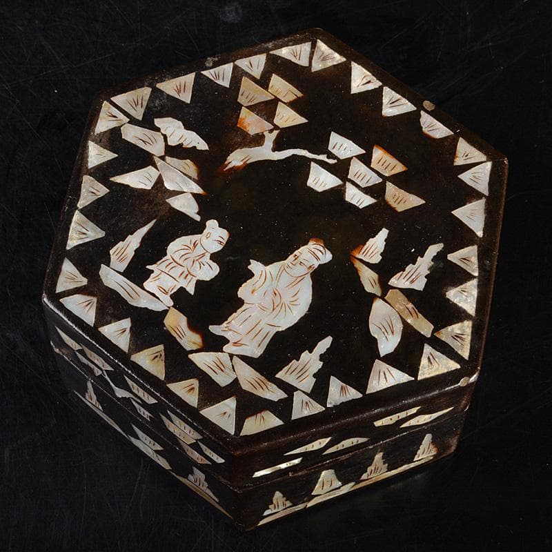 中国　清朝　青花花文鼻煙壷　花瓶　2点　李朝螺鈿装飾六角箱入り　C　R7421