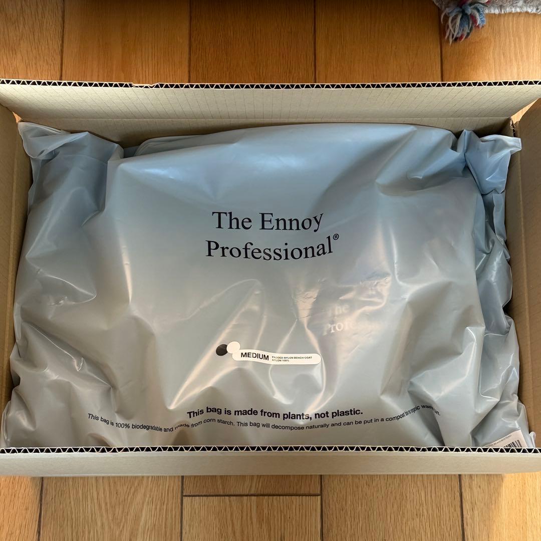 PADDED NYLON BENCH COAT ブラック/ホワイト ennoy