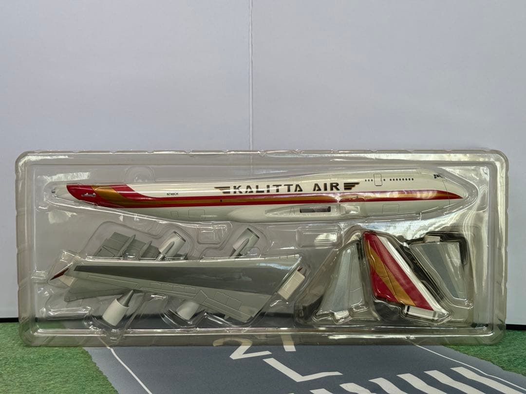【レア物】カリッタ航空　747-400BCF 1/200