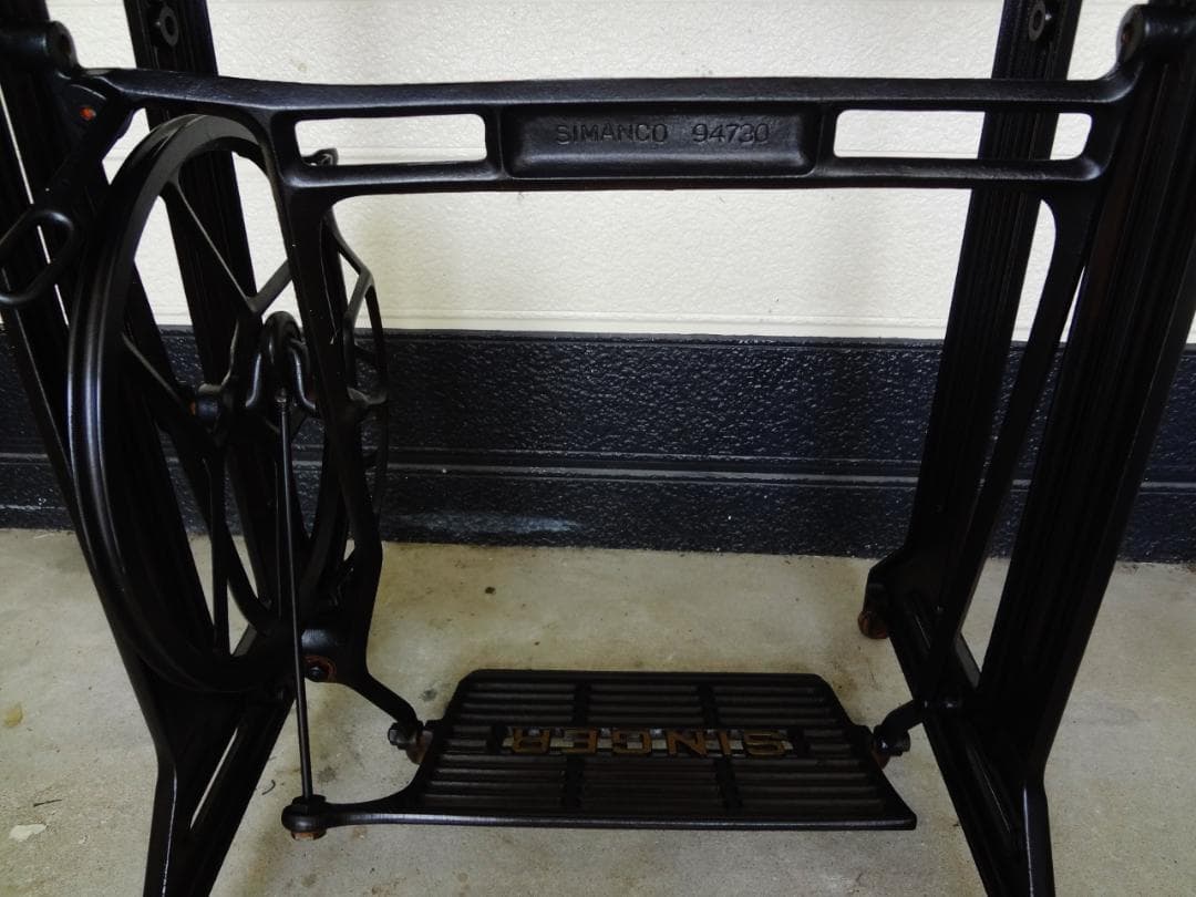 【アンティーク】SINGER　シンガー　足踏みミシン　ミシン台 　鉄製　デスク